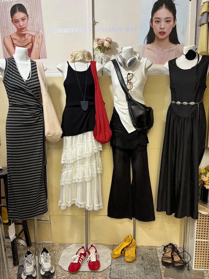 從“懶店主”到“模特拍板” 箱包首日拍攝實錄